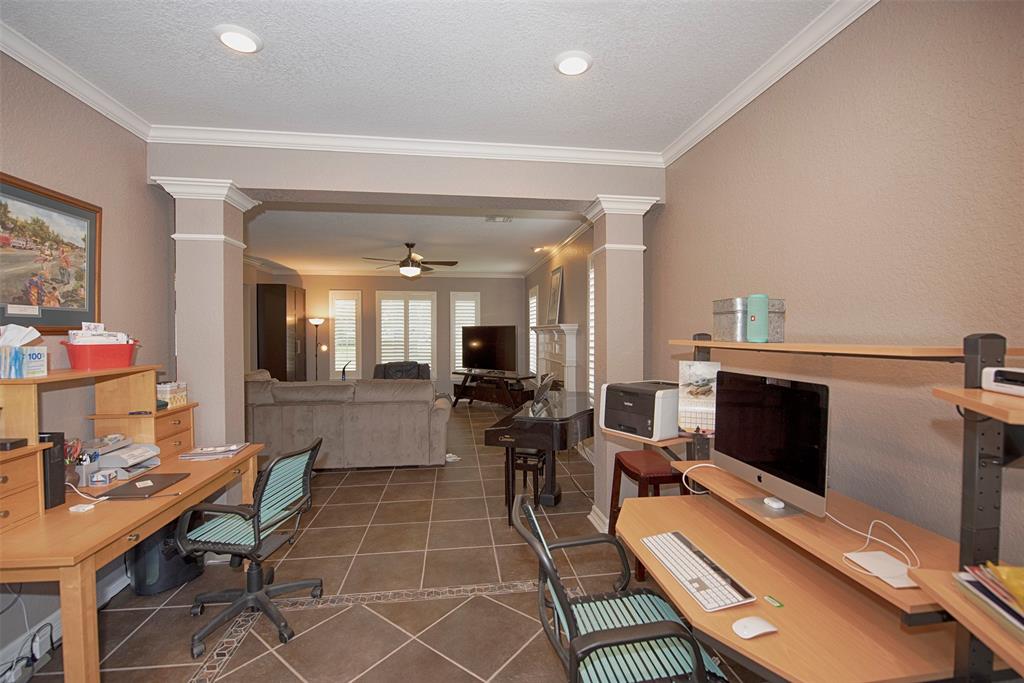 301 2 Lakeview Circle, Friendswood, Texas 77546, 5 Bedrooms Bedrooms, 10 Rooms Rooms,3 BathroomsBathrooms,Single-family,For Sale,Lakeview,80024543