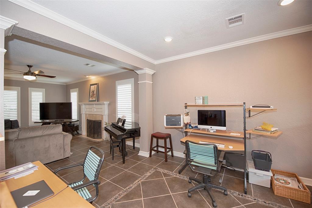 301 2 Lakeview Circle, Friendswood, Texas 77546, 5 Bedrooms Bedrooms, 10 Rooms Rooms,3 BathroomsBathrooms,Single-family,For Sale,Lakeview,80024543