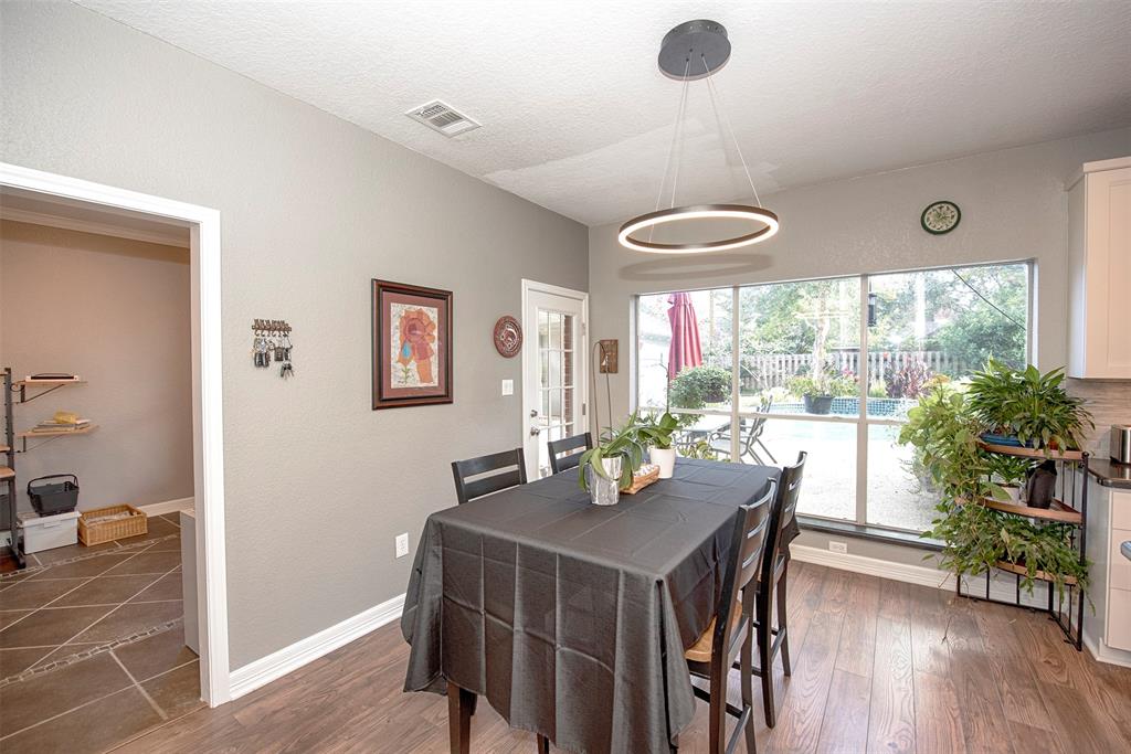 301 2 Lakeview Circle, Friendswood, Texas 77546, 5 Bedrooms Bedrooms, 10 Rooms Rooms,3 BathroomsBathrooms,Single-family,For Sale,Lakeview,80024543
