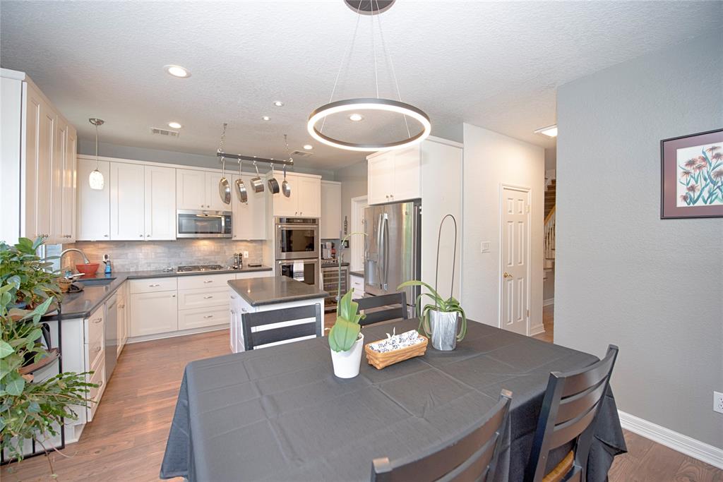 301 2 Lakeview Circle, Friendswood, Texas 77546, 5 Bedrooms Bedrooms, 10 Rooms Rooms,3 BathroomsBathrooms,Single-family,For Sale,Lakeview,80024543