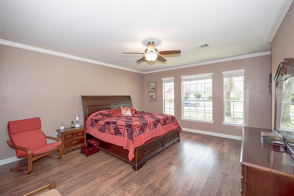 301 2 Lakeview Circle, Friendswood, Texas 77546, 5 Bedrooms Bedrooms, 10 Rooms Rooms,3 BathroomsBathrooms,Single-family,For Sale,Lakeview,80024543
