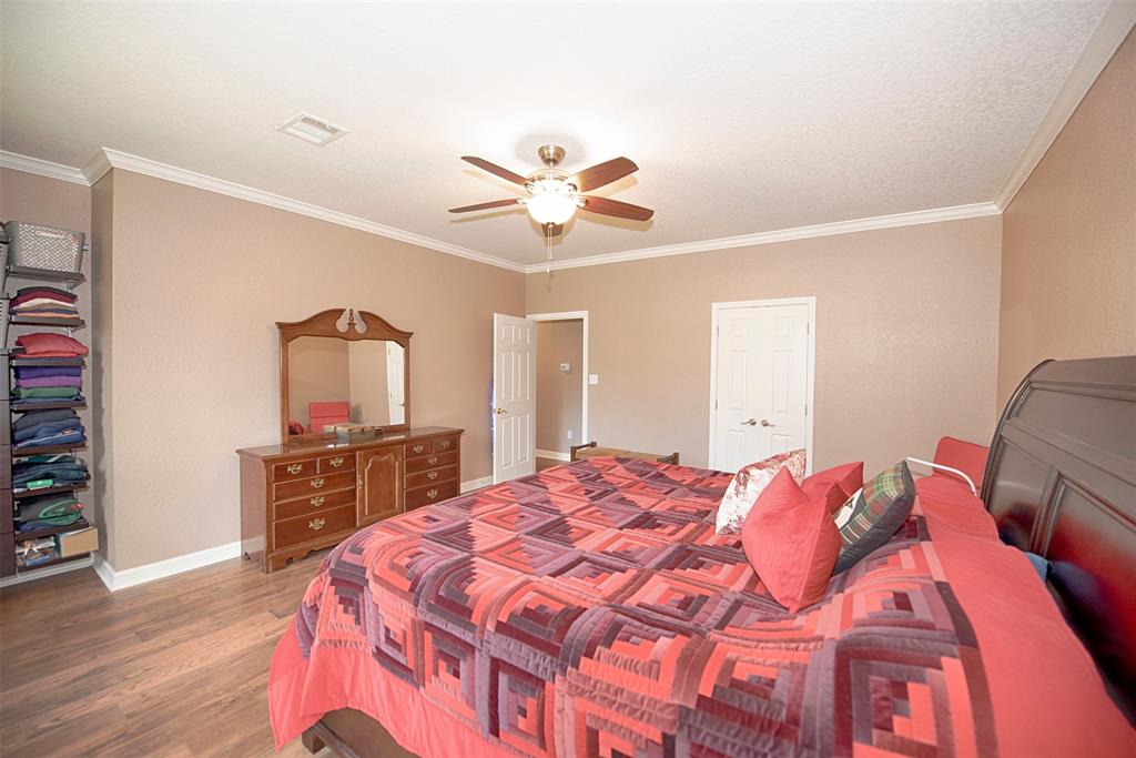 301 2 Lakeview Circle, Friendswood, Texas 77546, 5 Bedrooms Bedrooms, 10 Rooms Rooms,3 BathroomsBathrooms,Single-family,For Sale,Lakeview,80024543