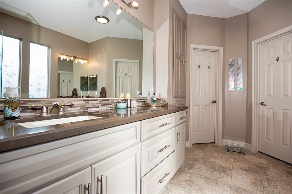 301 2 Lakeview Circle, Friendswood, Texas 77546, 5 Bedrooms Bedrooms, 10 Rooms Rooms,3 BathroomsBathrooms,Single-family,For Sale,Lakeview,80024543