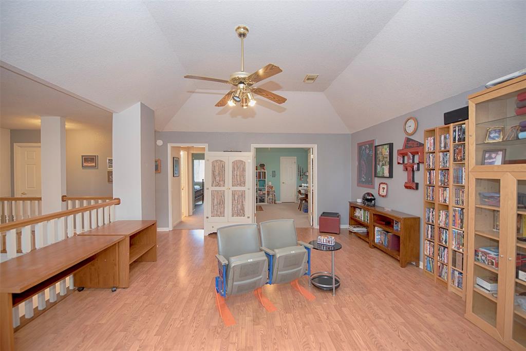 301 2 Lakeview Circle, Friendswood, Texas 77546, 5 Bedrooms Bedrooms, 10 Rooms Rooms,3 BathroomsBathrooms,Single-family,For Sale,Lakeview,80024543