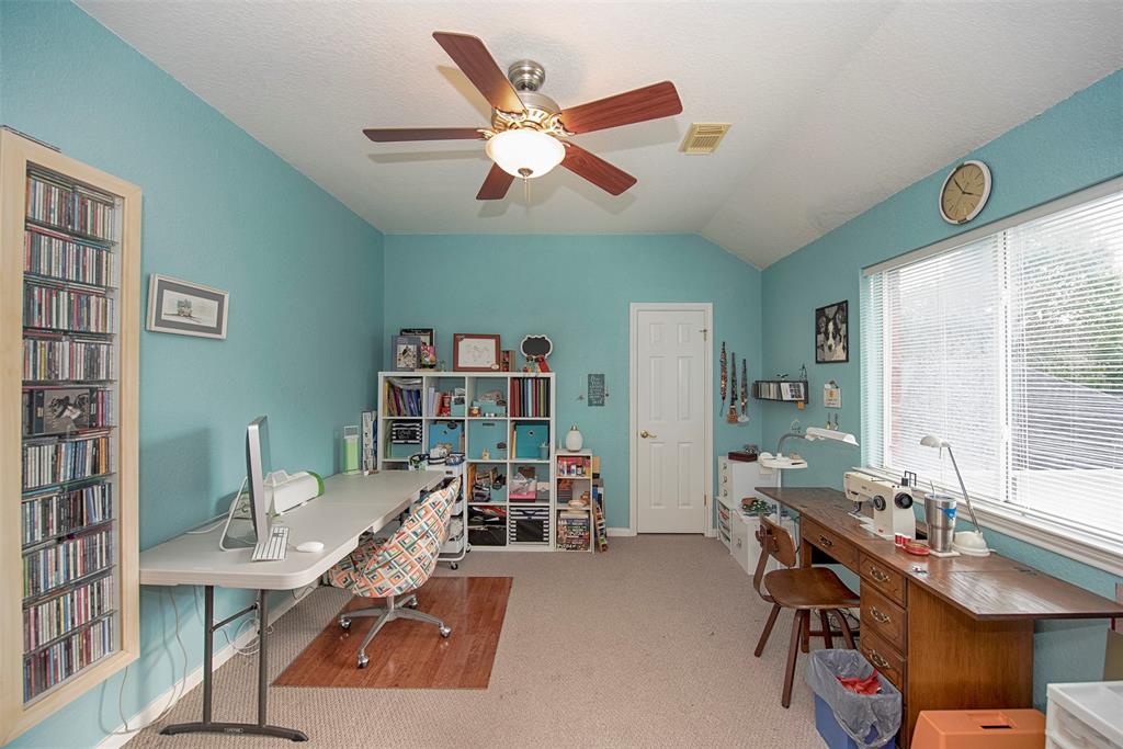 301 2 Lakeview Circle, Friendswood, Texas 77546, 5 Bedrooms Bedrooms, 10 Rooms Rooms,3 BathroomsBathrooms,Single-family,For Sale,Lakeview,80024543