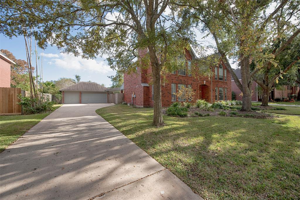301 2 Lakeview Circle, Friendswood, Texas 77546, 5 Bedrooms Bedrooms, 10 Rooms Rooms,3 BathroomsBathrooms,Single-family,For Sale,Lakeview,80024543