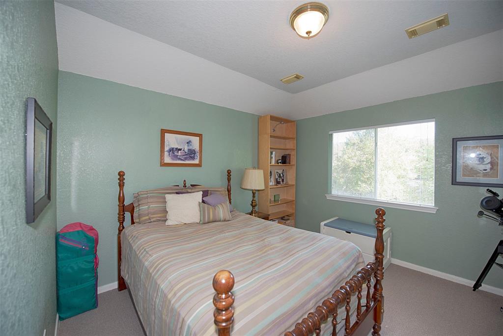 301 2 Lakeview Circle, Friendswood, Texas 77546, 5 Bedrooms Bedrooms, 10 Rooms Rooms,3 BathroomsBathrooms,Single-family,For Sale,Lakeview,80024543