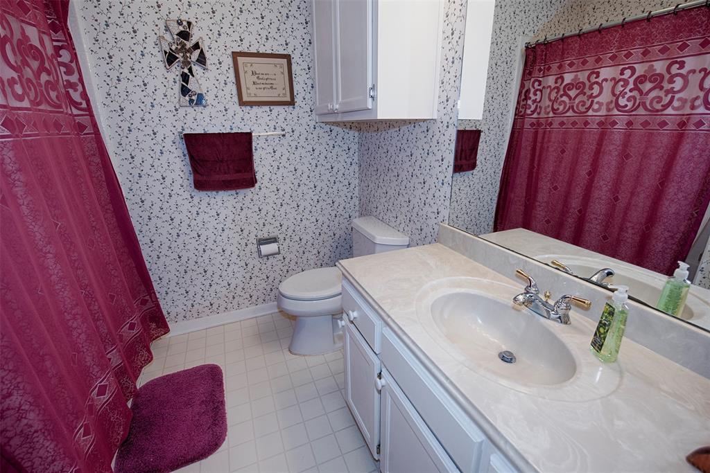 301 2 Lakeview Circle, Friendswood, Texas 77546, 5 Bedrooms Bedrooms, 10 Rooms Rooms,3 BathroomsBathrooms,Single-family,For Sale,Lakeview,80024543