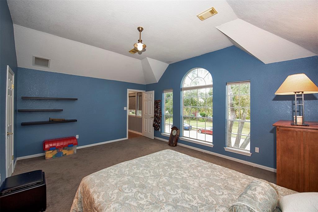 301 2 Lakeview Circle, Friendswood, Texas 77546, 5 Bedrooms Bedrooms, 10 Rooms Rooms,3 BathroomsBathrooms,Single-family,For Sale,Lakeview,80024543