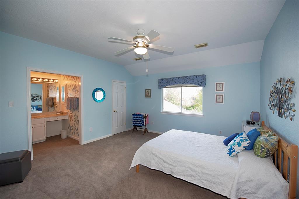 301 2 Lakeview Circle, Friendswood, Texas 77546, 5 Bedrooms Bedrooms, 10 Rooms Rooms,3 BathroomsBathrooms,Single-family,For Sale,Lakeview,80024543