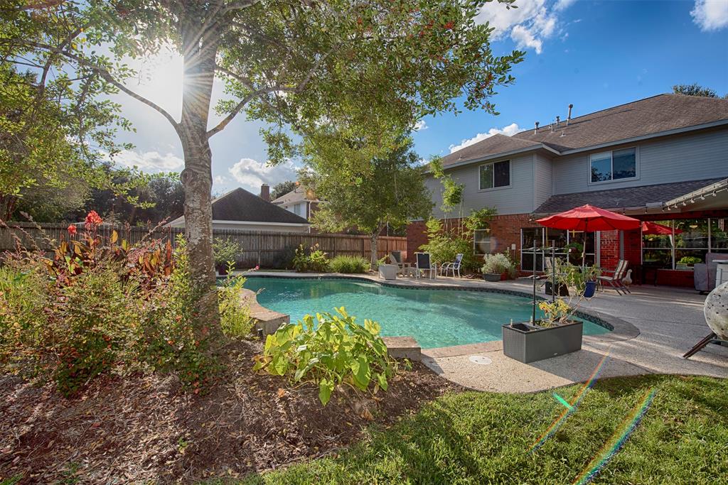 301 2 Lakeview Circle, Friendswood, Texas 77546, 5 Bedrooms Bedrooms, 10 Rooms Rooms,3 BathroomsBathrooms,Single-family,For Sale,Lakeview,80024543