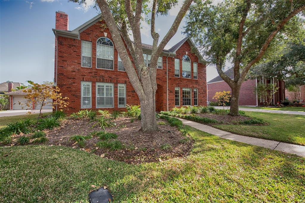 301 2 Lakeview Circle, Friendswood, Texas 77546, 5 Bedrooms Bedrooms, 10 Rooms Rooms,3 BathroomsBathrooms,Single-family,For Sale,Lakeview,80024543