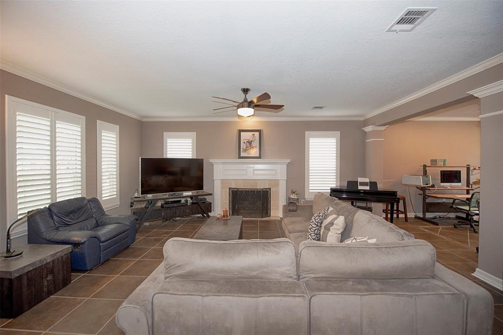 301 2 Lakeview Circle, Friendswood, Texas 77546, 5 Bedrooms Bedrooms, 10 Rooms Rooms,3 BathroomsBathrooms,Single-family,For Sale,Lakeview,80024543