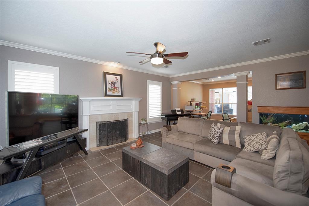 301 2 Lakeview Circle, Friendswood, Texas 77546, 5 Bedrooms Bedrooms, 10 Rooms Rooms,3 BathroomsBathrooms,Single-family,For Sale,Lakeview,80024543