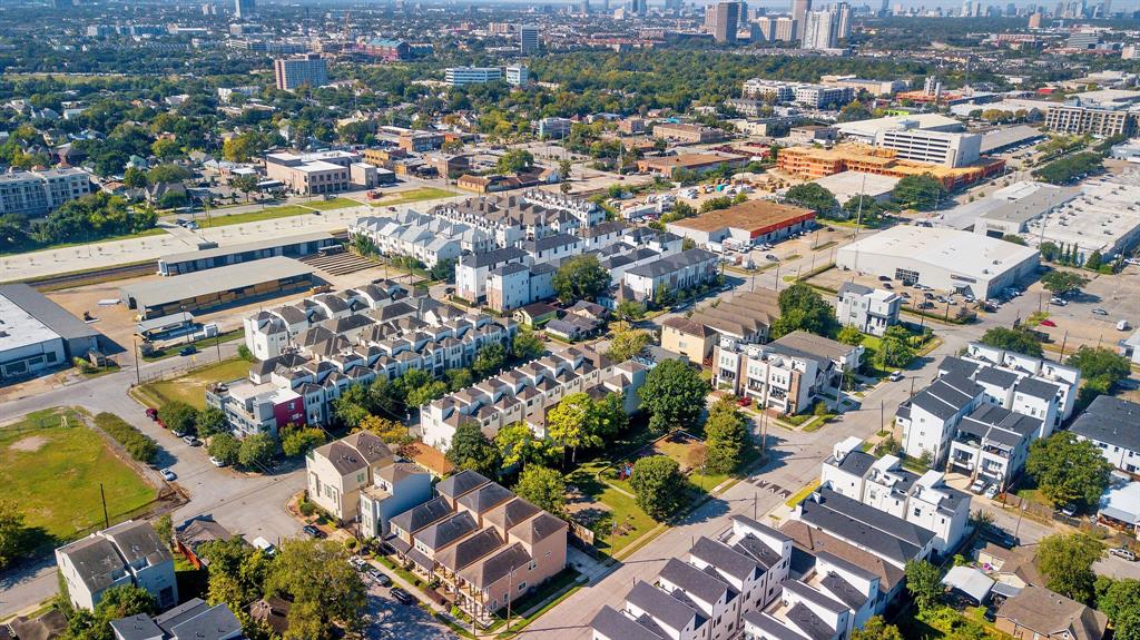 1412 3 Sabine Street, Houston, Texas 77007, 3 Bedrooms Bedrooms, 7 Rooms Rooms,3 BathroomsBathrooms,Single-family,For Sale,Sabine,25226016