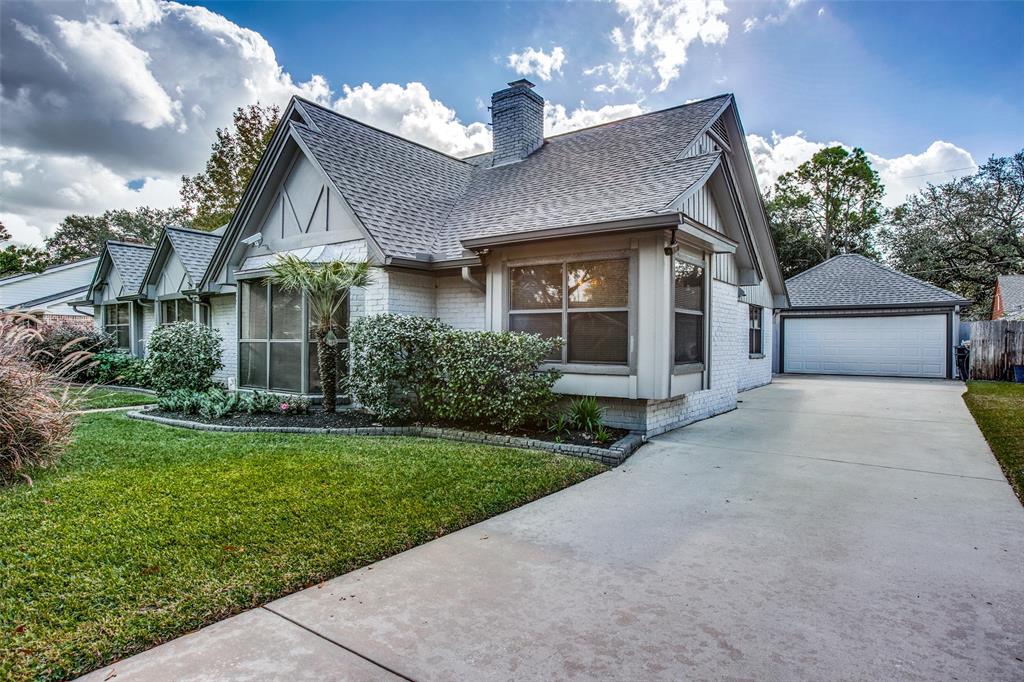 9819 1.5 Emnora Lane, Houston, Texas 77080, 4 Bedrooms Bedrooms, 13 Rooms Rooms,3 BathroomsBathrooms,Single-family,For Sale,Emnora,72541531