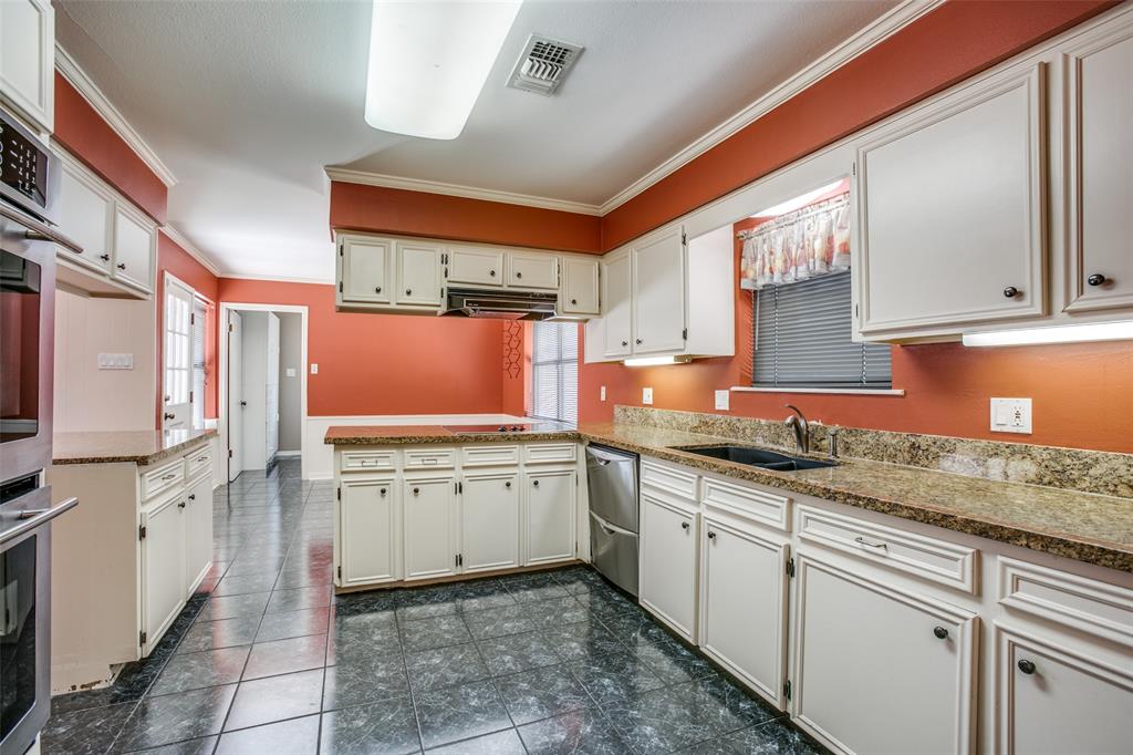 9819 1.5 Emnora Lane, Houston, Texas 77080, 4 Bedrooms Bedrooms, 13 Rooms Rooms,3 BathroomsBathrooms,Single-family,For Sale,Emnora,72541531