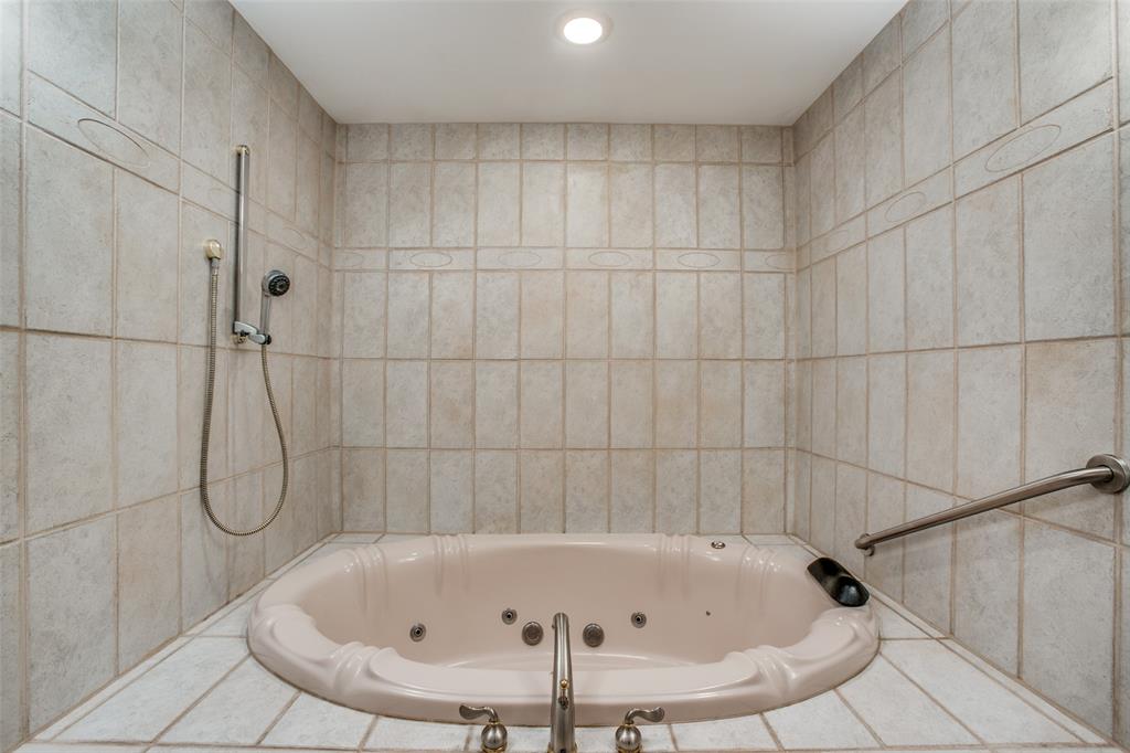 9819 1.5 Emnora Lane, Houston, Texas 77080, 4 Bedrooms Bedrooms, 13 Rooms Rooms,3 BathroomsBathrooms,Single-family,For Sale,Emnora,72541531