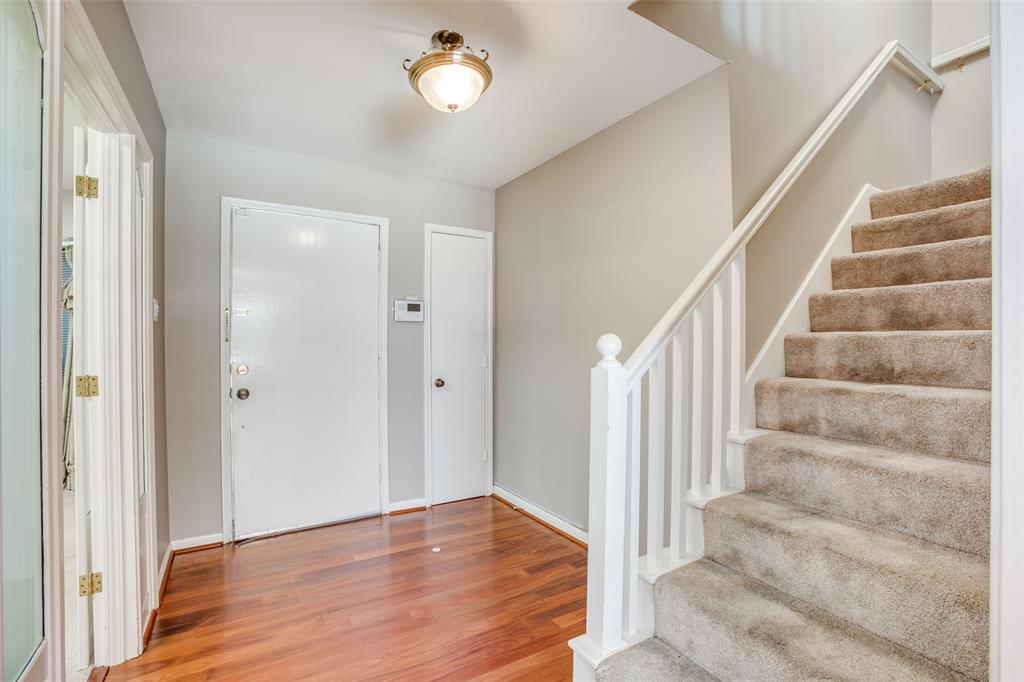 9819 1.5 Emnora Lane, Houston, Texas 77080, 4 Bedrooms Bedrooms, 13 Rooms Rooms,3 BathroomsBathrooms,Single-family,For Sale,Emnora,72541531