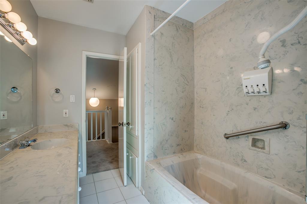 9819 1.5 Emnora Lane, Houston, Texas 77080, 4 Bedrooms Bedrooms, 13 Rooms Rooms,3 BathroomsBathrooms,Single-family,For Sale,Emnora,72541531