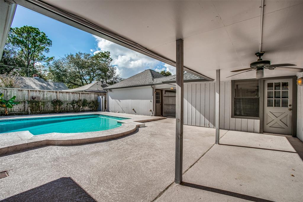 9819 1.5 Emnora Lane, Houston, Texas 77080, 4 Bedrooms Bedrooms, 13 Rooms Rooms,3 BathroomsBathrooms,Single-family,For Sale,Emnora,72541531