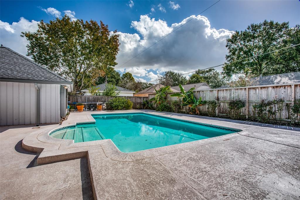 9819 1.5 Emnora Lane, Houston, Texas 77080, 4 Bedrooms Bedrooms, 13 Rooms Rooms,3 BathroomsBathrooms,Single-family,For Sale,Emnora,72541531
