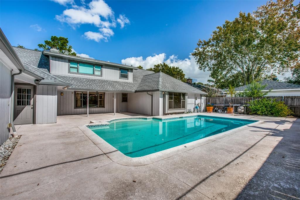 9819 1.5 Emnora Lane, Houston, Texas 77080, 4 Bedrooms Bedrooms, 13 Rooms Rooms,3 BathroomsBathrooms,Single-family,For Sale,Emnora,72541531