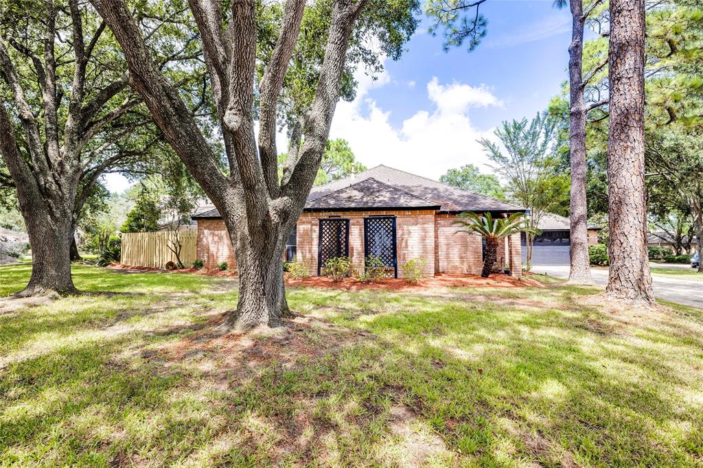 15734 1 Whitewater Lane, Houston, Texas 77079, 3 Bedrooms Bedrooms, 8 Rooms Rooms,2 BathroomsBathrooms,Single-family,For Sale,Whitewater,51620879