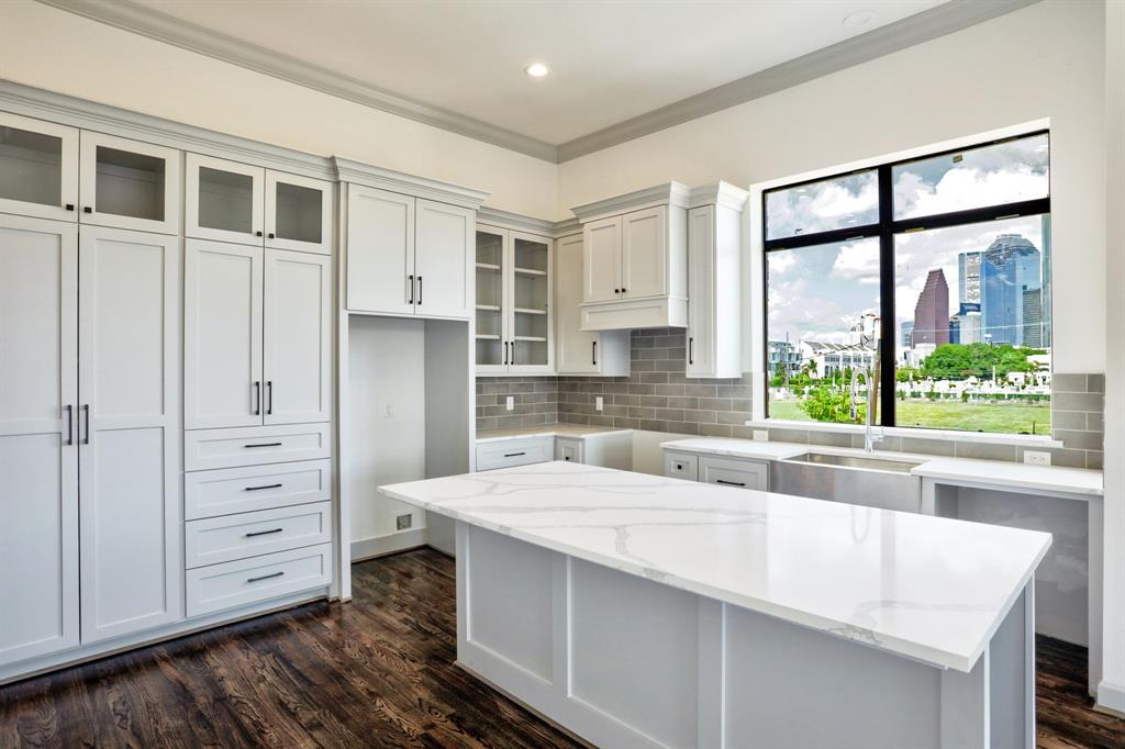 1504 3 Saulnier Street, Houston, Texas 77019, 3 Bedrooms Bedrooms, 8 Rooms Rooms,3 BathroomsBathrooms,Single-family,For Sale,Saulnier,53007213