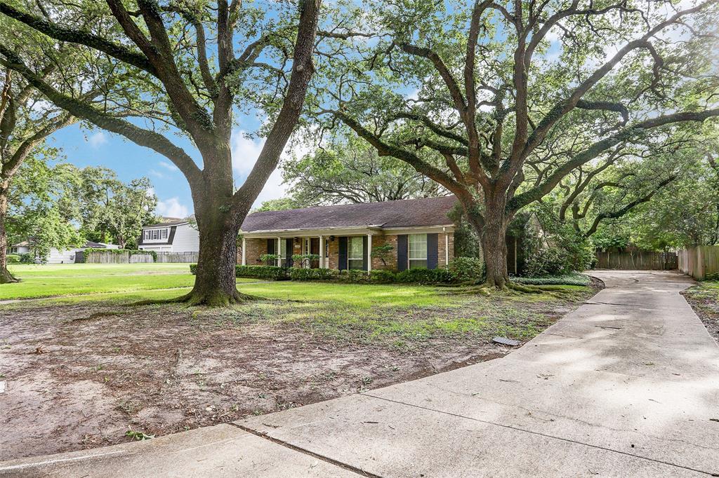 1166 1 Chimney Rock Road, Houston, Texas 77056, ,3 BathroomsBathrooms,Single-family,For Sale,Chimney Rock,76174155