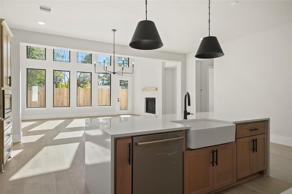 1427 2 Chamboard Lane, Houston, Texas 77018, 4 Bedrooms Bedrooms, 9 Rooms Rooms,4 BathroomsBathrooms,Single-family,For Sale,Chamboard,67713761