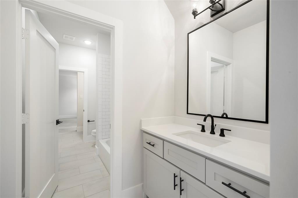 1427 2 Chamboard Lane, Houston, Texas 77018, 4 Bedrooms Bedrooms, 9 Rooms Rooms,4 BathroomsBathrooms,Single-family,For Sale,Chamboard,67713761