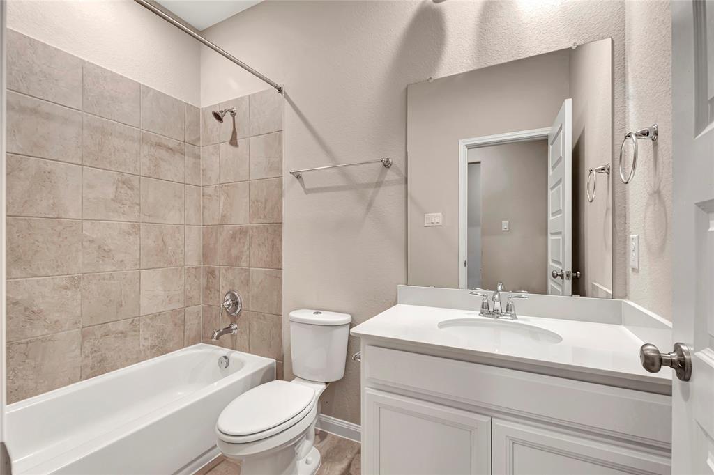 2513 2 Staplewood Springs Drive, Pearland, Texas 77089, 5 Bedrooms Bedrooms, 8 Rooms Rooms,4 BathroomsBathrooms,Single-family,For Sale,Staplewood Springs,56367613