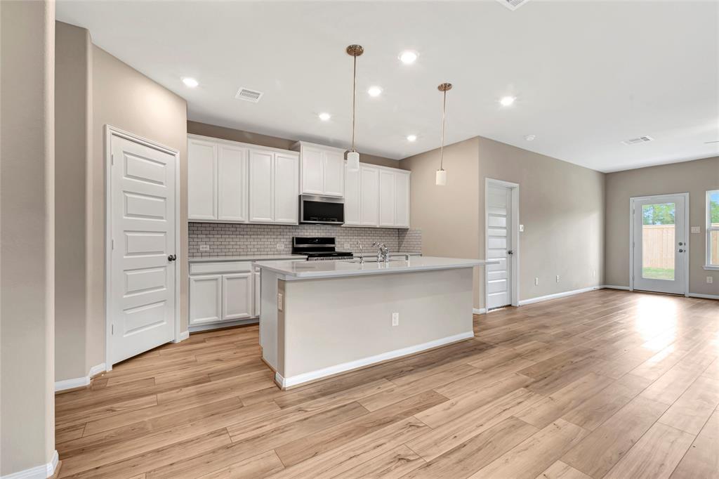 2513 2 Staplewood Springs Drive, Pearland, Texas 77089, 5 Bedrooms Bedrooms, 8 Rooms Rooms,4 BathroomsBathrooms,Single-family,For Sale,Staplewood Springs,56367613