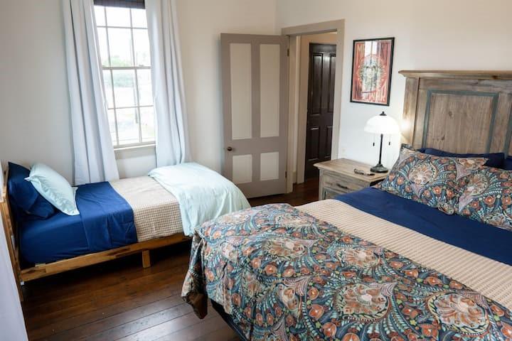 614 2 16th Street, Galveston, Texas 77550, 2 Bedrooms Bedrooms, 2 Rooms Rooms,1 BathroomBathrooms,Single-family,For Sale,16th,66730567