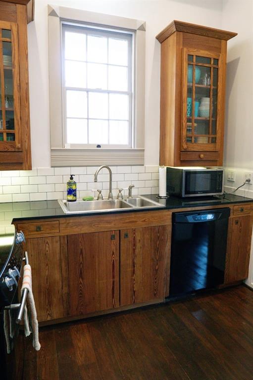 614 2 16th Street, Galveston, Texas 77550, 2 Bedrooms Bedrooms, 2 Rooms Rooms,1 BathroomBathrooms,Single-family,For Sale,16th,66730567