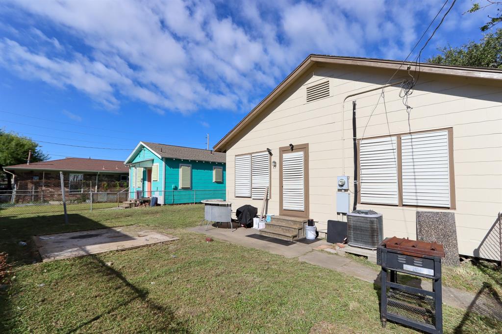 5201 2 Avenue O 1/2, Galveston, Texas 77551, ,3 BathroomsBathrooms,Multi-family,For Sale,Avenue O 1/2,3085597