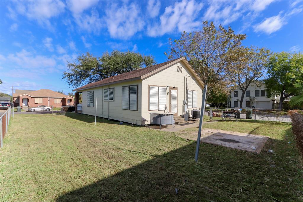 5201 2 Avenue O 1/2, Galveston, Texas 77551, ,3 BathroomsBathrooms,Multi-family,For Sale,Avenue O 1/2,3085597