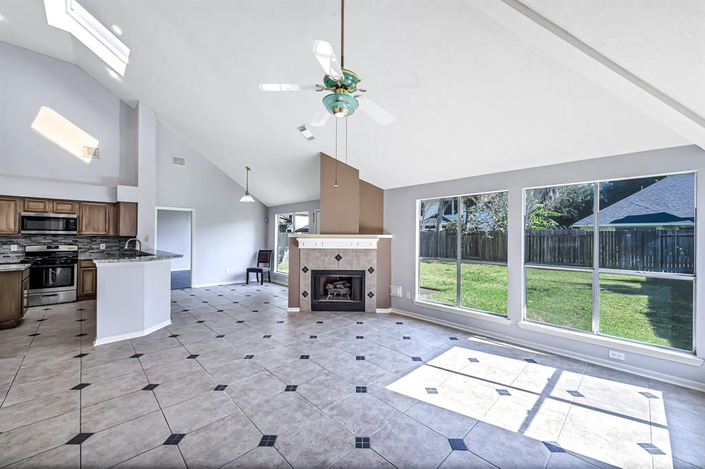 135 2 Chandler Court, Sugar Land, Texas 77479, 4 Bedrooms Bedrooms, 13 Rooms Rooms,2 BathroomsBathrooms,Single-family,For Sale,Chandler,62299549