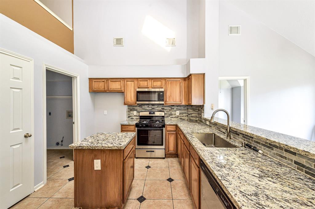 135 2 Chandler Court, Sugar Land, Texas 77479, 4 Bedrooms Bedrooms, 13 Rooms Rooms,2 BathroomsBathrooms,Single-family,For Sale,Chandler,62299549