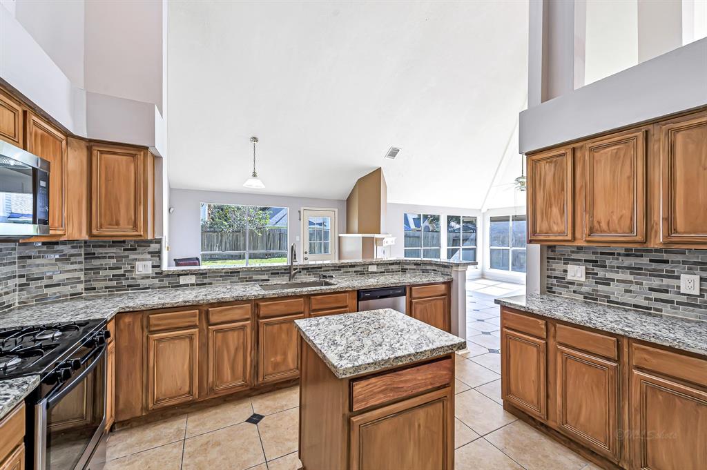 135 2 Chandler Court, Sugar Land, Texas 77479, 4 Bedrooms Bedrooms, 13 Rooms Rooms,2 BathroomsBathrooms,Single-family,For Sale,Chandler,62299549