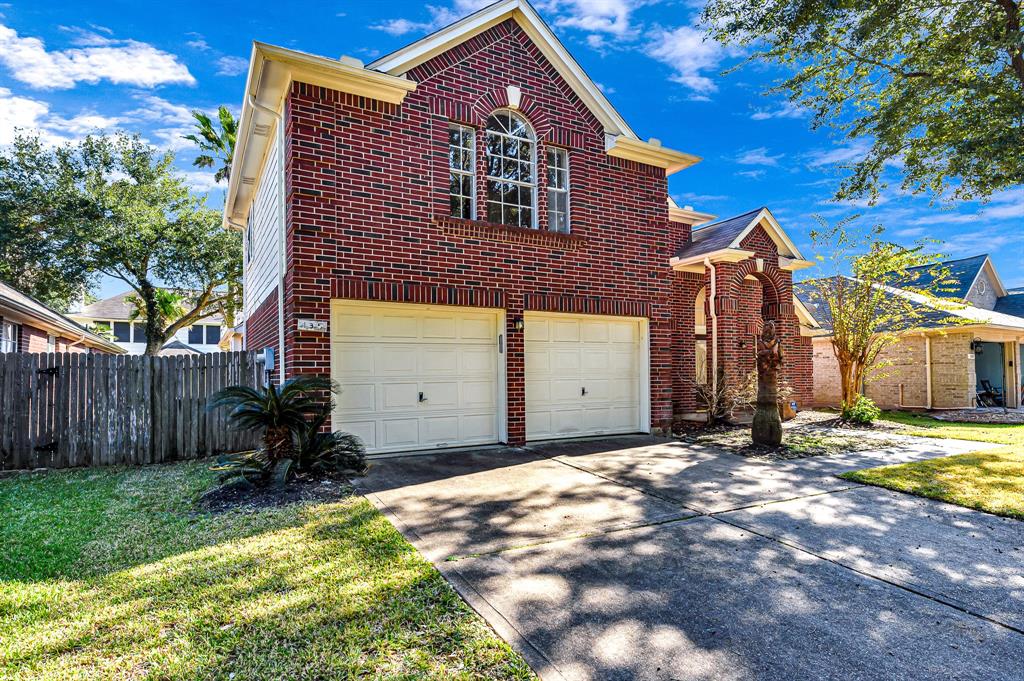 135 2 Chandler Court, Sugar Land, Texas 77479, 4 Bedrooms Bedrooms, 13 Rooms Rooms,2 BathroomsBathrooms,Single-family,For Sale,Chandler,62299549