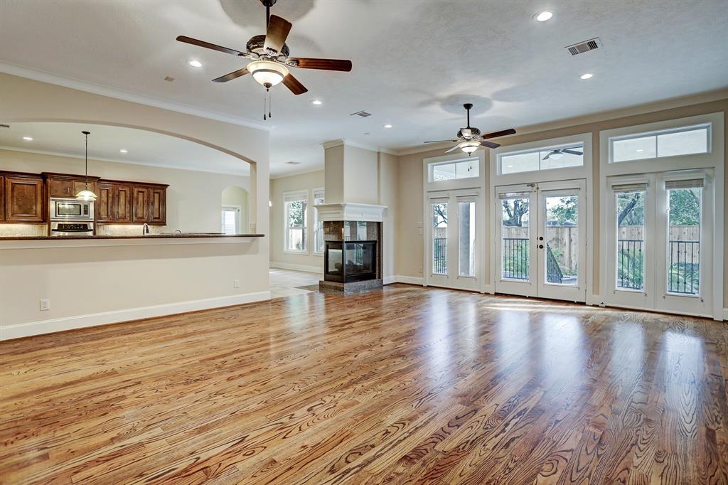 547 2 Wisteria Street, Bellaire, Texas 77401, 4 Bedrooms Bedrooms, 12 Rooms Rooms,3 BathroomsBathrooms,Single-family,For Sale,Wisteria,88473696