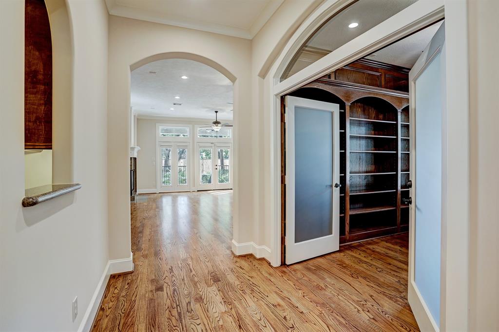 547 2 Wisteria Street, Bellaire, Texas 77401, 4 Bedrooms Bedrooms, 12 Rooms Rooms,3 BathroomsBathrooms,Single-family,For Sale,Wisteria,88473696