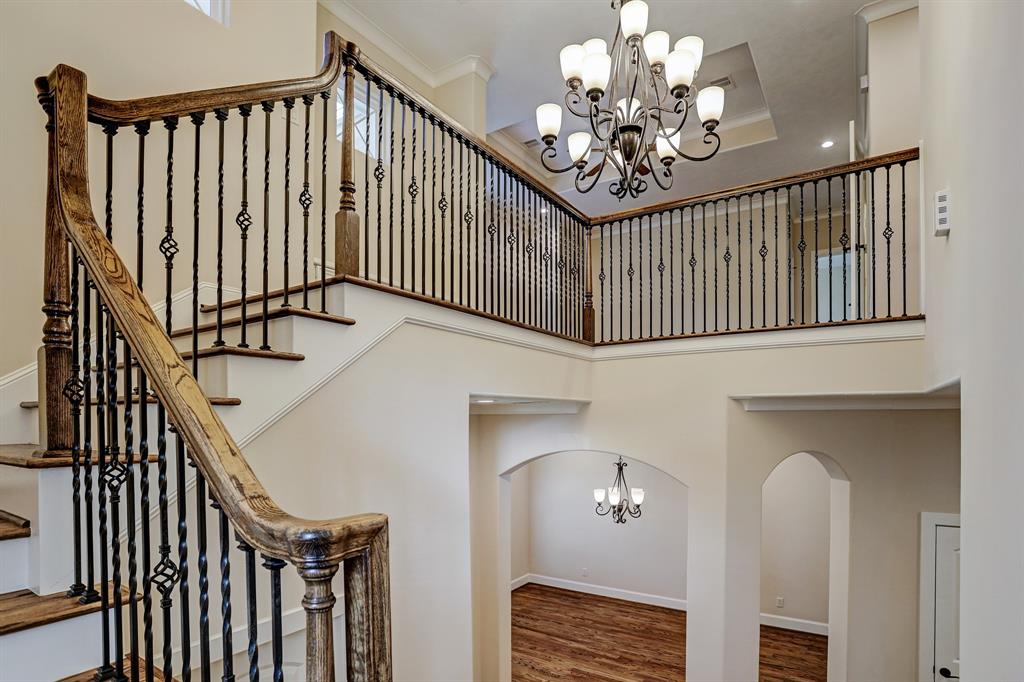 547 2 Wisteria Street, Bellaire, Texas 77401, 4 Bedrooms Bedrooms, 12 Rooms Rooms,3 BathroomsBathrooms,Single-family,For Sale,Wisteria,88473696