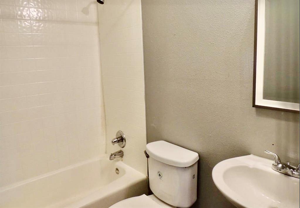 3257 2 Winbern Street, Houston, Texas 77004, 2 Bedrooms Bedrooms, ,1 BathroomBathrooms,Multi-family,For Sale,Winbern,52176482