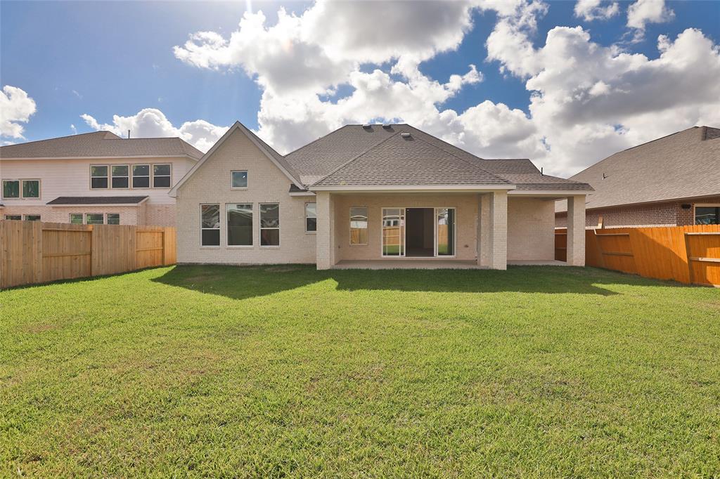 10023 1 Golden Woods Drive, Missouri City, Texas 77459, 4 Bedrooms Bedrooms, 9 Rooms Rooms,3 BathroomsBathrooms,Single-family,For Sale,Golden Woods,77803792