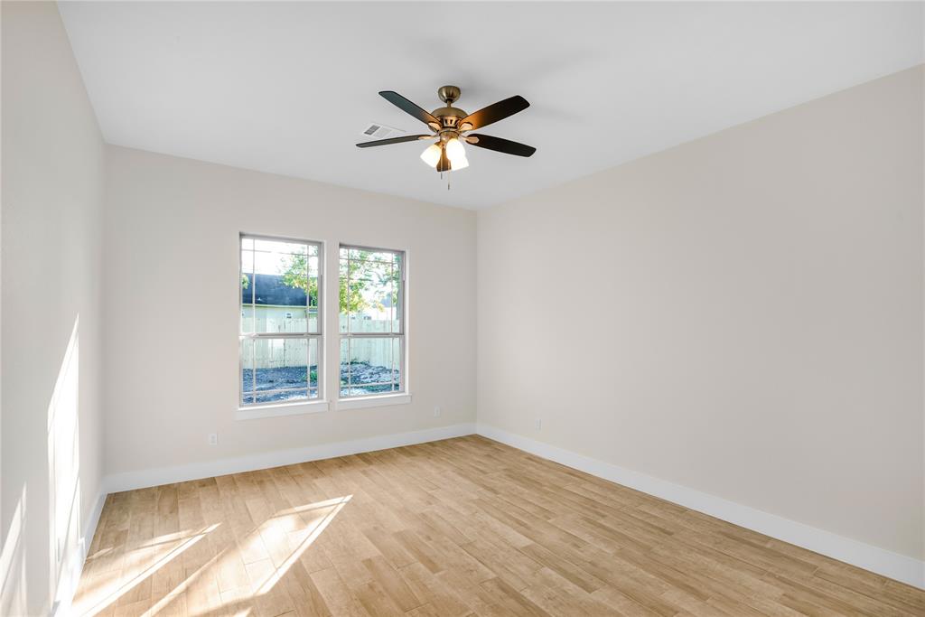 408 2 6TH Street, La Porte, Texas 77571, 4 Bedrooms Bedrooms, 10 Rooms Rooms,2 BathroomsBathrooms,Single-family,For Sale,6TH,67842668