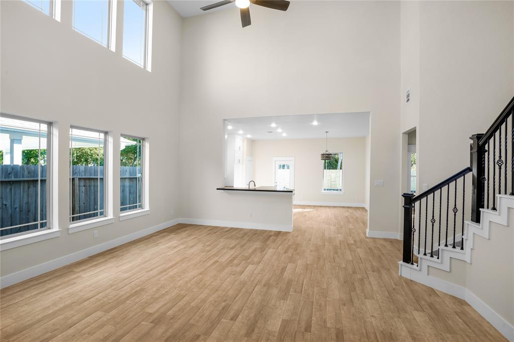 408 2 6TH Street, La Porte, Texas 77571, 4 Bedrooms Bedrooms, 10 Rooms Rooms,2 BathroomsBathrooms,Single-family,For Sale,6TH,67842668