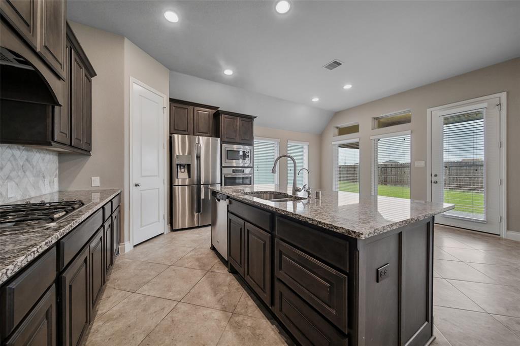 3107 1 Shadow View Lane, Missouri City, Texas 77459, 4 Bedrooms Bedrooms, 8 Rooms Rooms,3 BathroomsBathrooms,Single-family,For Sale,Shadow View,60970271